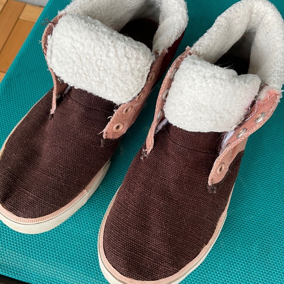 Slip on Chukas by Gravis - Picture 5 of 6